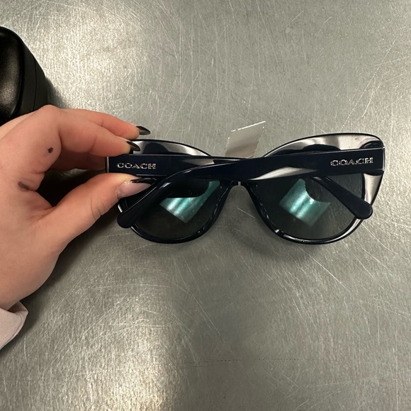 Coach sunglasses NWT - Picture 4 of 6